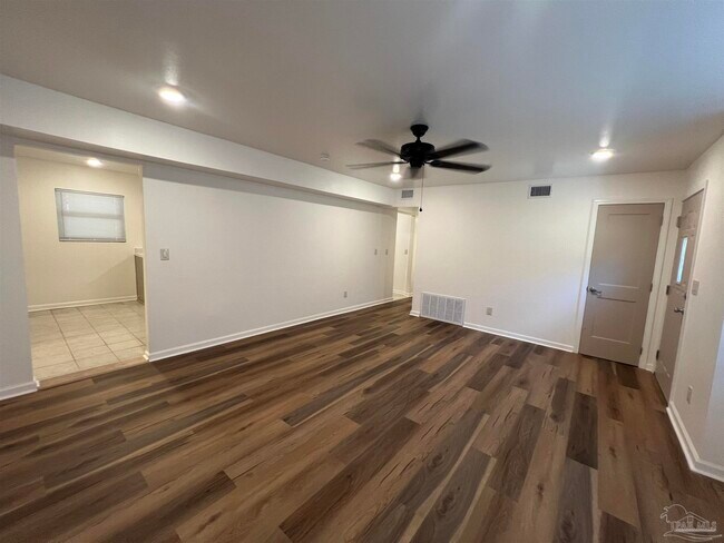 Building Photo - 6791 Vivian Dr