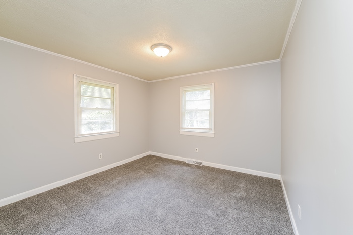 Building Photo - 10 Dearr Dr