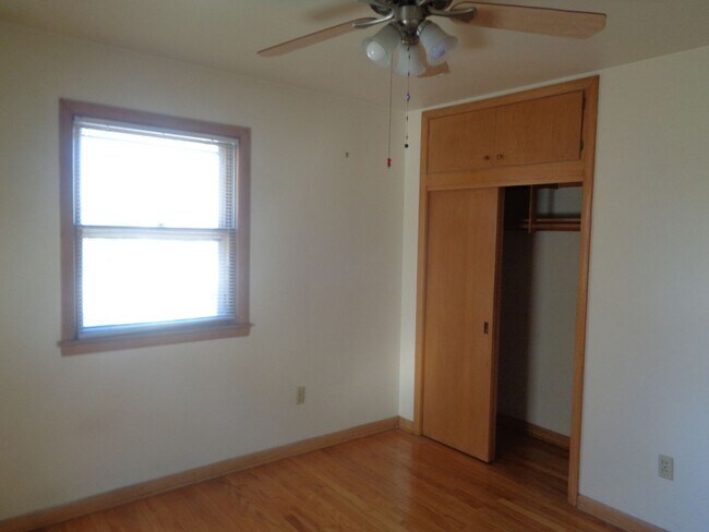 Building Photo - 1135 E Gorham St