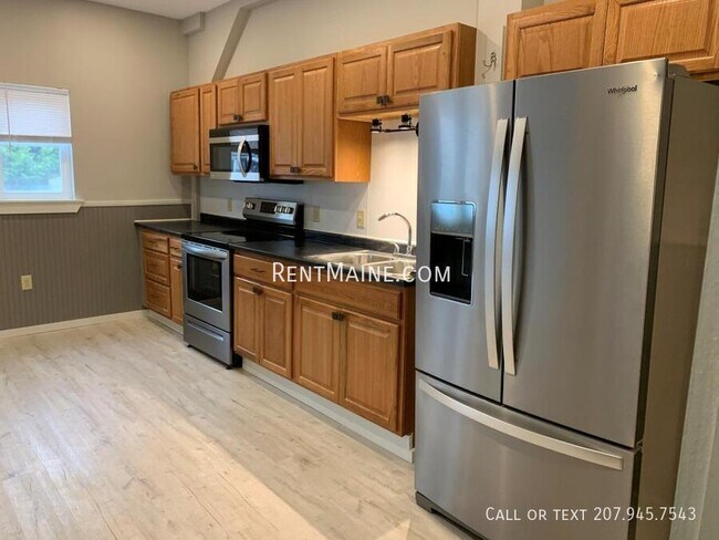 Building Photo - 38 Railroad St