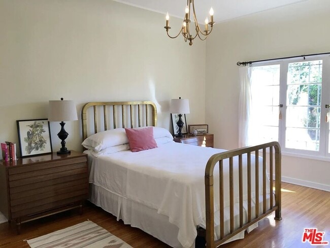 Building Photo - 1122 S Hayworth Ave