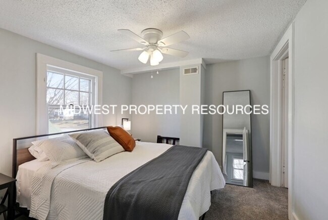 Building Photo - Historic Home in Downtown Lee's Summit