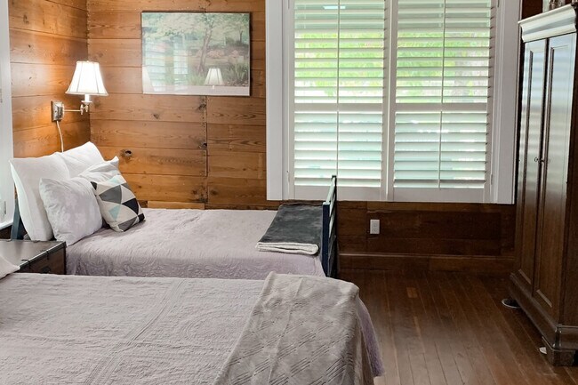 Building Photo - 1219 N 16th St