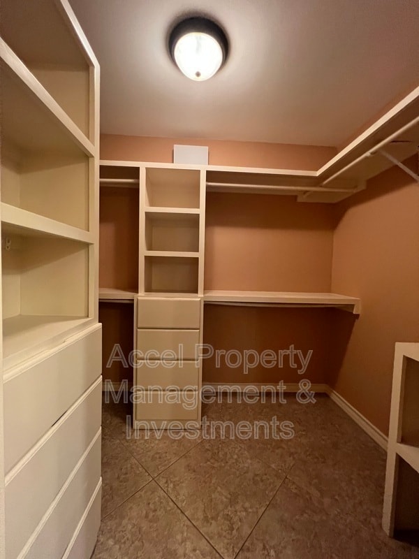 Building Photo - 4404 Kiwi Ave