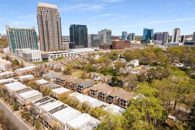 Building Photo - 395 Laurent St NW