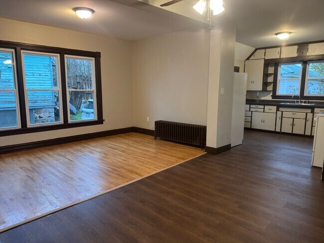 Building Photo - 9612 Bowman St