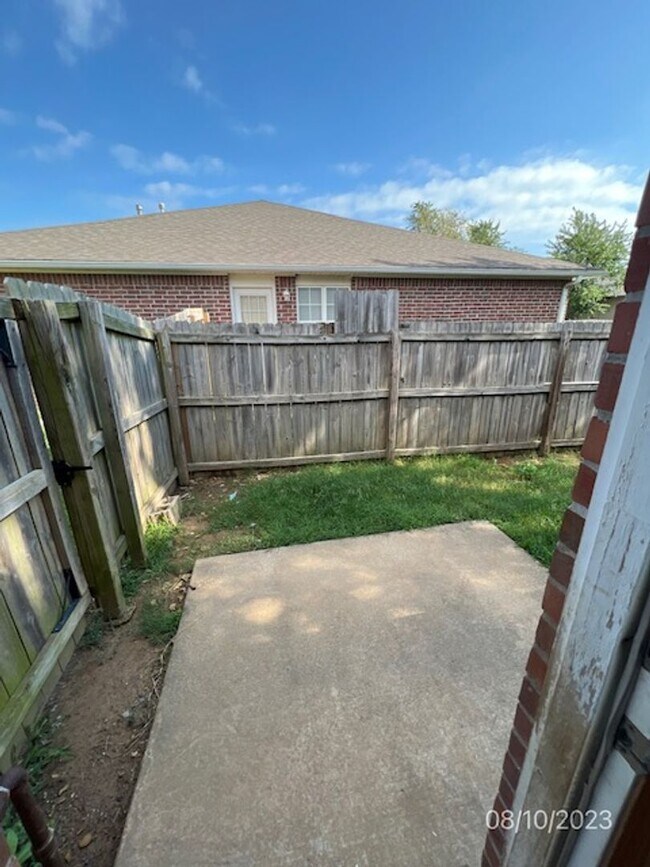 Building Photo - 2725 Ponchartrain St