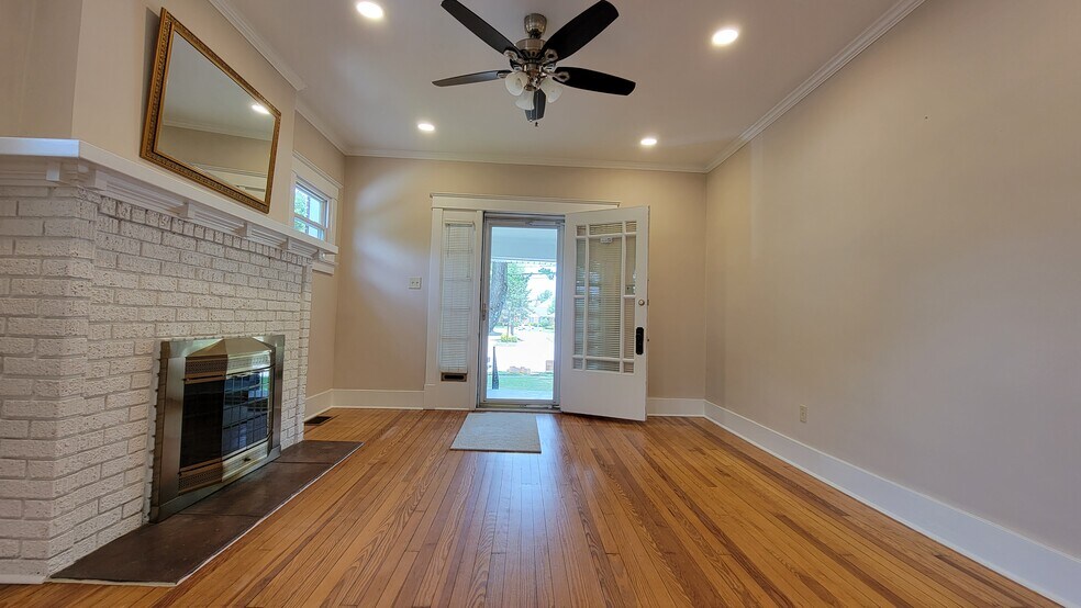 Building Photo - 3812 Taylorsville Rd