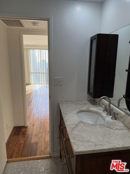 Building Photo - 800 W 1st St