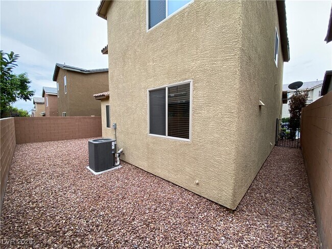 Building Photo - 10436 Yew Blossom Ave