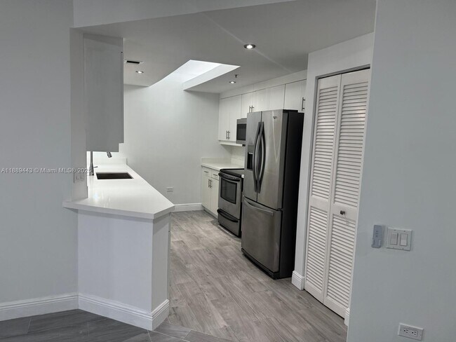 Building Photo - 701 Brickell Key Blvd