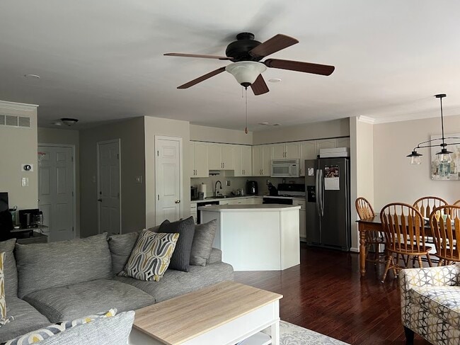 Living Area - 963 Katie Cir