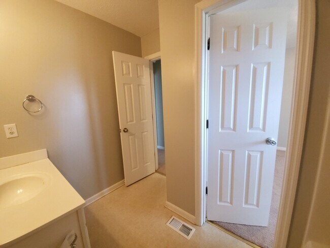 Building Photo - 426 Northview~ Sunset Ridge