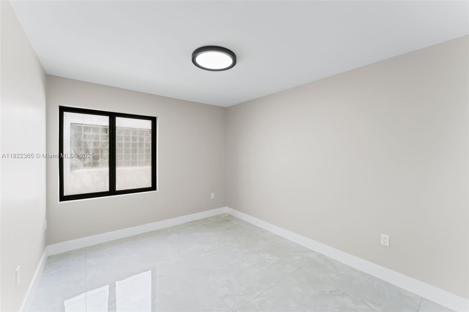 Building Photo - 9940 SW 155th Ave
