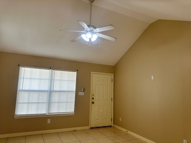 Building Photo - 1702 Tierra Dulce Dr