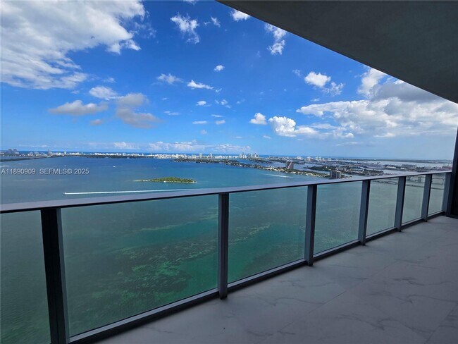 Building Photo - 700 NE 24th St