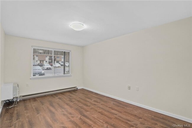 Building Photo - 305 Vista on the Lake