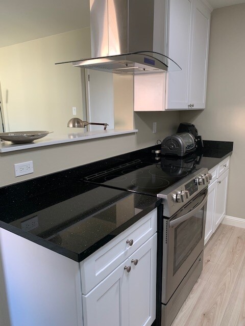 Building Photo - 1585 10th Ave