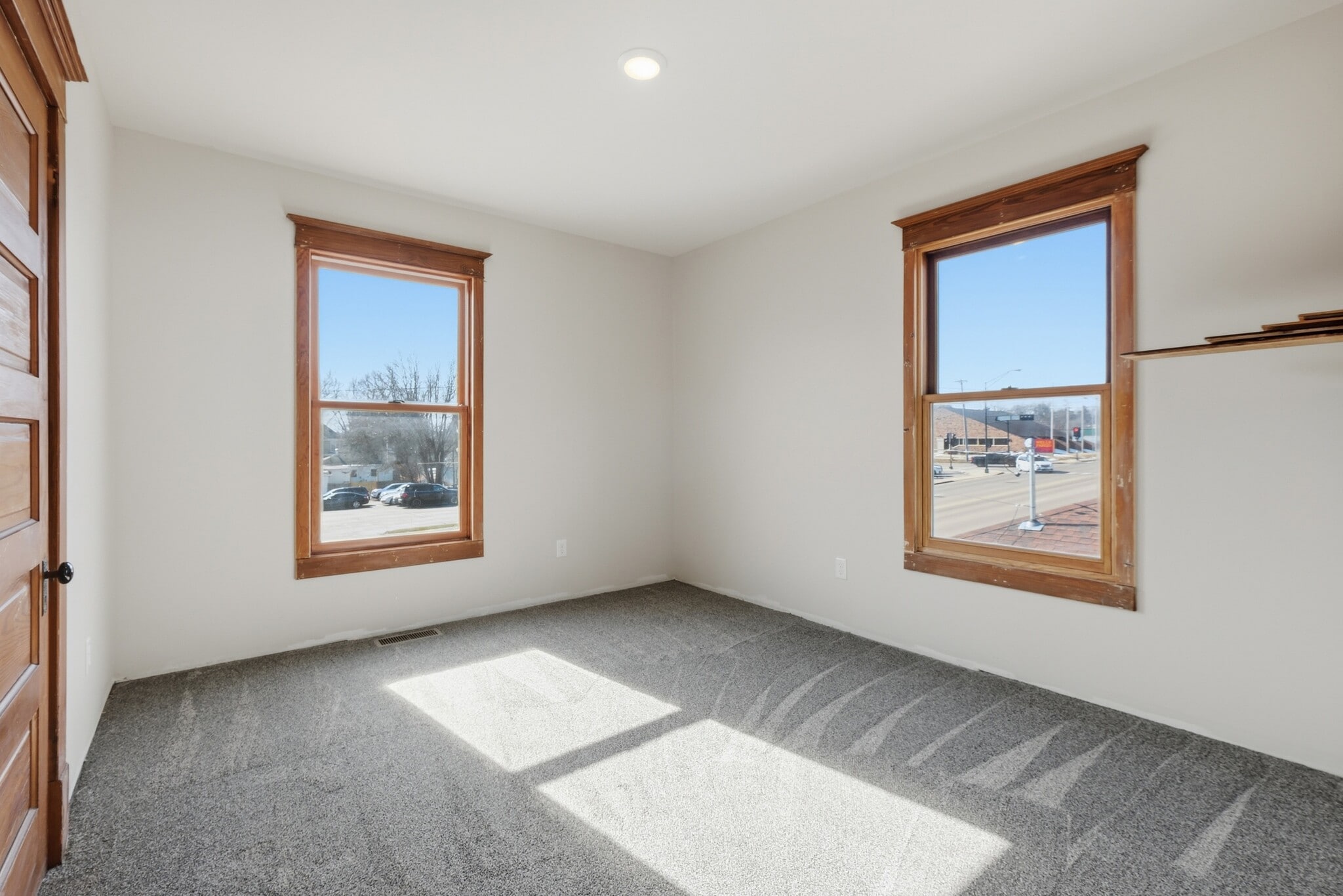 Building Photo - 808 W Main St