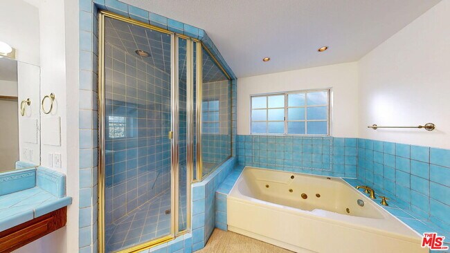 Building Photo - 4339 Alhama Dr