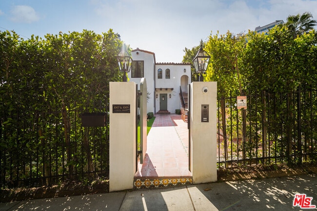 Building Photo - 1009 Carol Dr