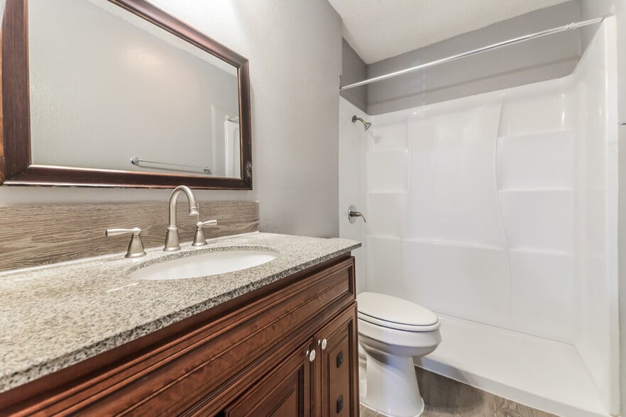 Building Photo - 1112 Paintbrush St