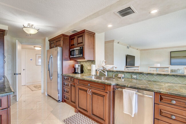 Building Photo - 4301 N Ocean Blvd