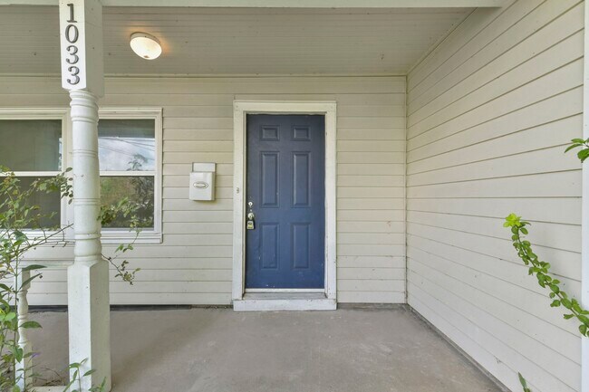 Building Photo - 1033 Cimarron St