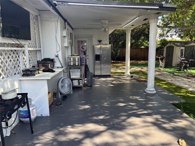 Building Photo - 17630 SW 112th Ave