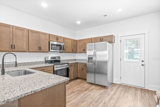 Building Photo - Large 2 Bedroom Luxury Townhome For Rent Near Billy Dunlop Park!