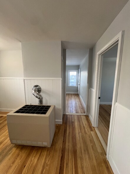 Building Photo - 25 Babbitt St