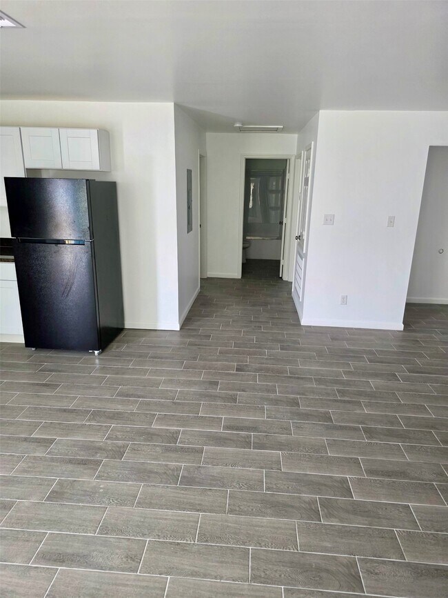 Building Photo - 915 24th St