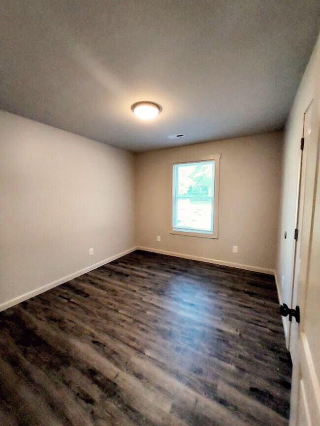 Building Photo - 8 Stephanie Dr