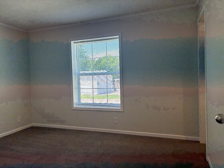 Building Photo - 327 Green Park Cir
