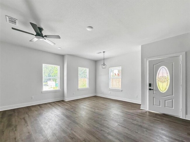 Building Photo - 6010 Bobby Burns St