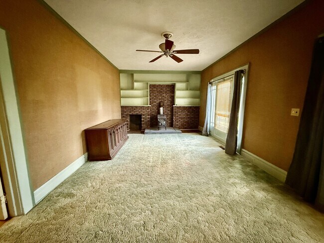 Building Photo - 2703 Old Spartanburg Rd