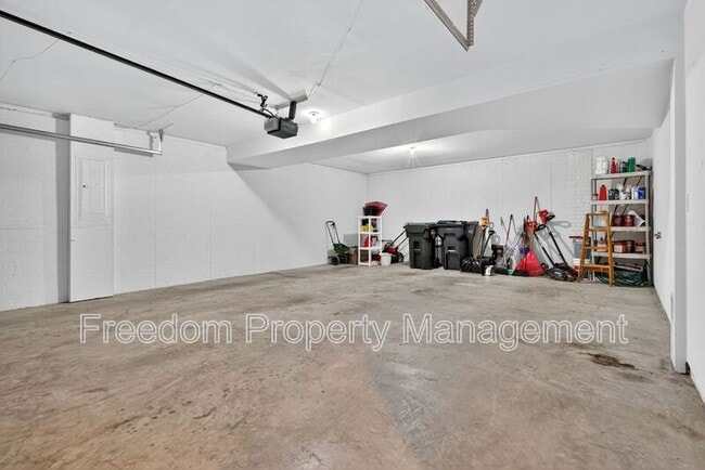 Building Photo - 7629 Hamelin Ln