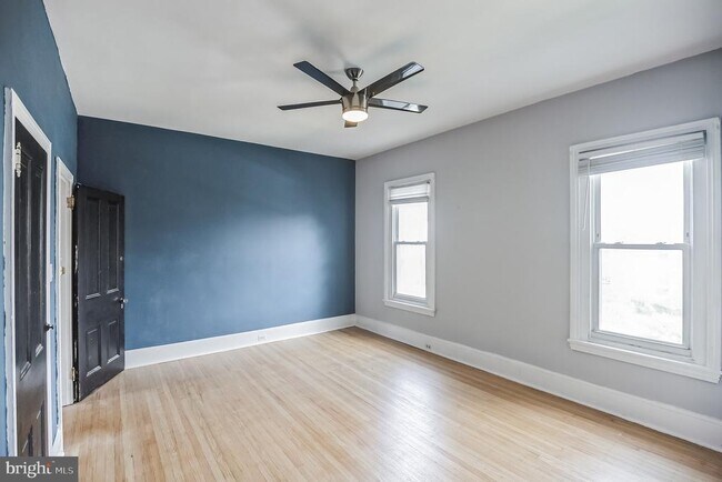 Building Photo - 117 Rochelle Ave