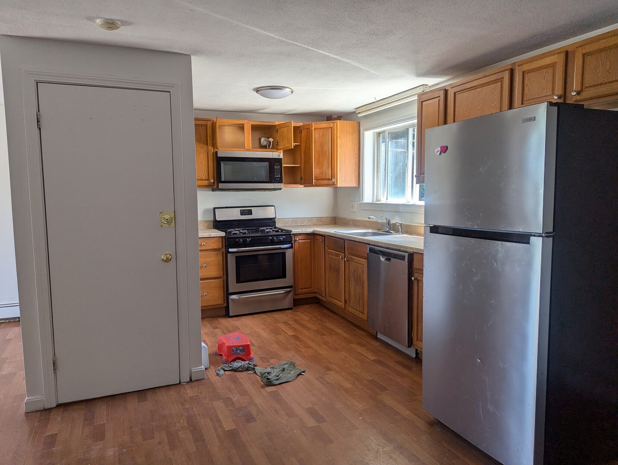 Building Photo - 581 Proctor Ave