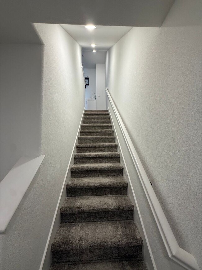 Building Photo - New Construction Town Home