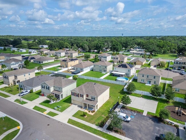 Building Photo - Stunning 5 bed/ 2 bath