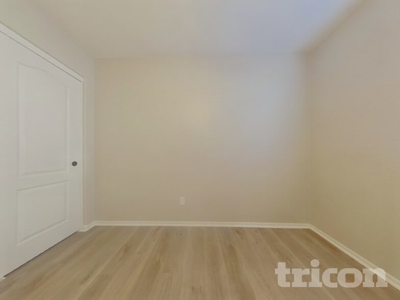 Building Photo - 25841 W Valley View Dr