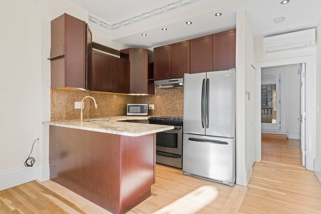 Building Photo - 580 Tremont St