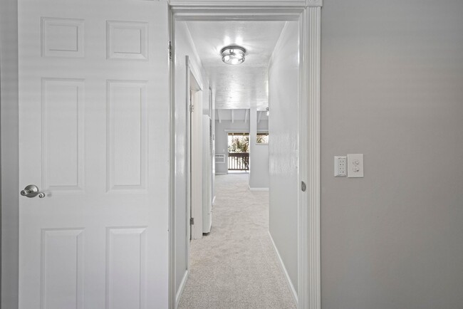Building Photo - Walnut Creek! 1 bedroom 1 bathroom, Walk t...