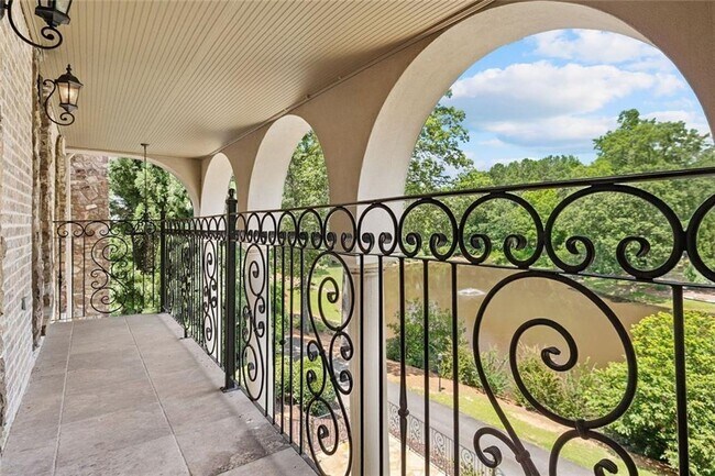 Building Photo - 11140 W Rd