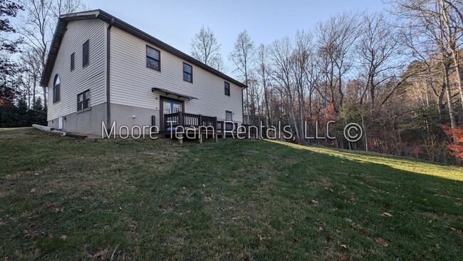 Building Photo - Large Home - Available Furnished or Unfurn...