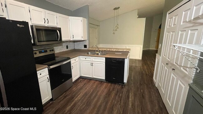 Building Photo - 2555 Street Pauls Dr