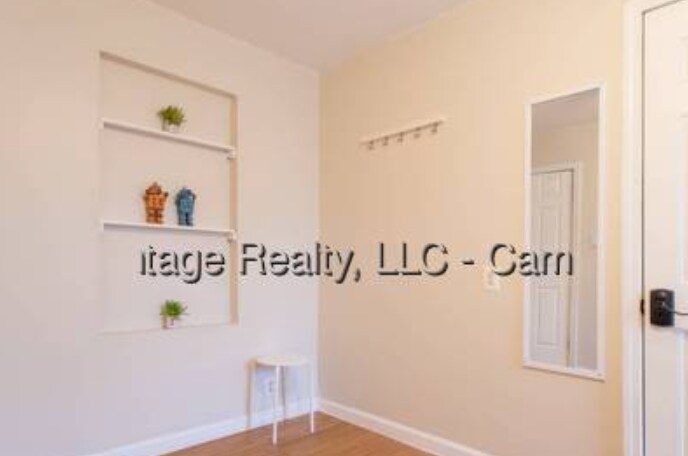 Building Photo - 256 Hurley St