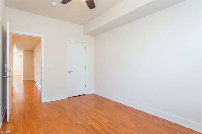 Building Photo - 2 br, 1 bath Triplex - 1405 N SYDENHAM ST ...