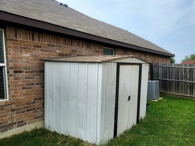 Building Photo - 10337 Kingspoint Blvd